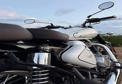 Royal Enfield Classic 350 Gets Stunning New Signature White Colour at Rs 2.24 Lakh Royal Enfield Classic 350 Gets Stunning New Signature White Colour at Rs 2.24 Lakh